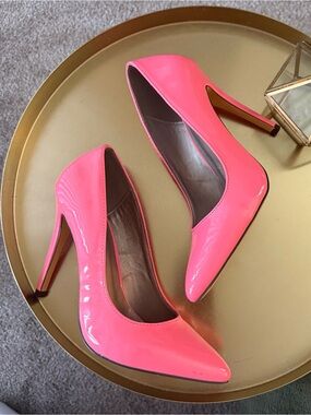 Bubblegum pink 💕 Pretty size 8 Women’s patent leather heels
